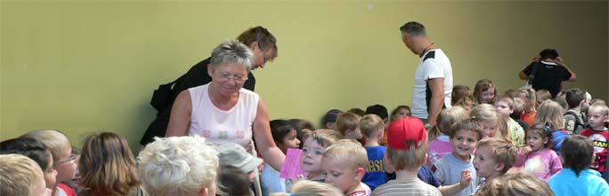 PRO-0-Rau-Barrierefreie Architektur Bild: Menschen Familienzentrum