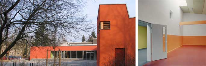 MARIE-0 Rau–Barrierefreie Architektur Familienzentrum und Kindertagesstätte Marienfelde: Vorplatz mit Blick auf den Eingang und Detail Bewegungsraum